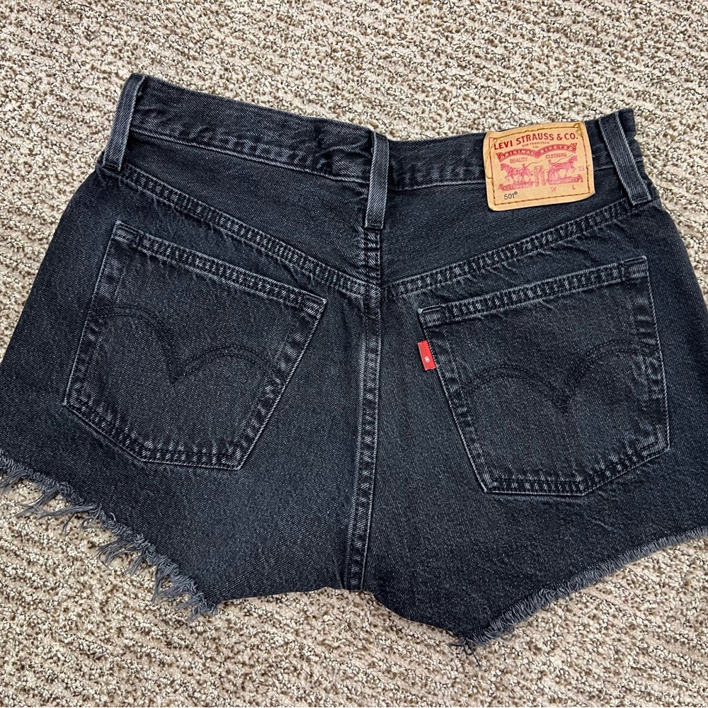 501® ORIGINAL FIT HIGH RISE WOMEN'S SHORTS.